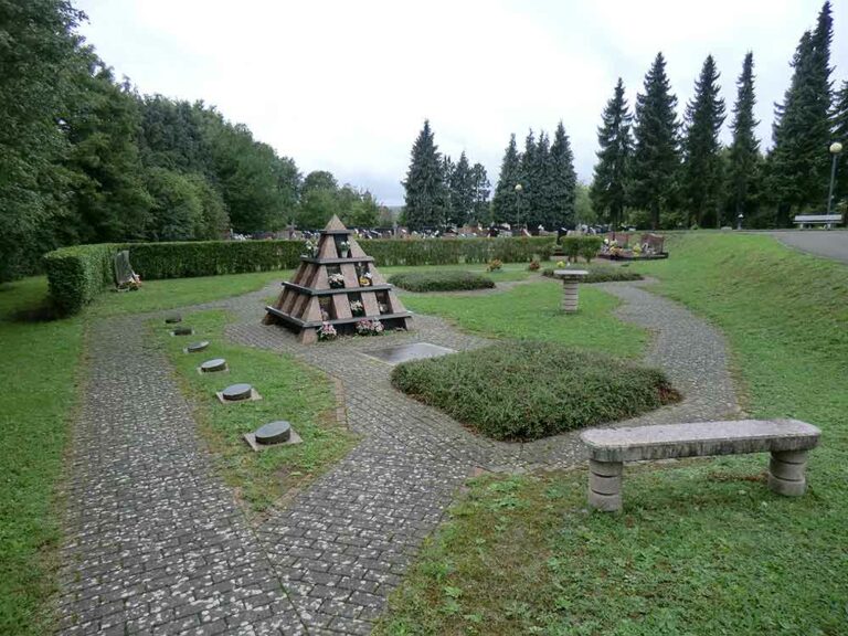 Le cimetière Commune de PuttelangeauxLacs